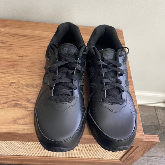 New Balance Men's sneaker cushioning comfort  Mw411 Bk2 size 9.5 - Picture 2 of 6